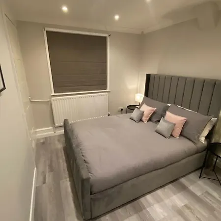 Molokai Snug Location North South Bay Courtyard Garden Parking Apartment Scarborough